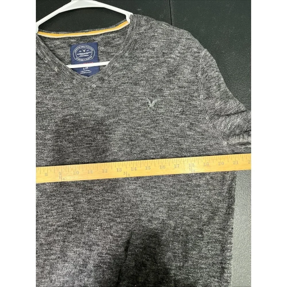 American Eagle Sweater Mens L Gray V-Neck Athletic Fit Cotton Logo Knit Pullover